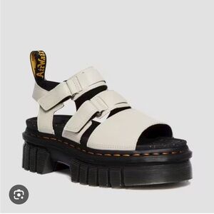 Dr.Martens Ricki sandals-like new